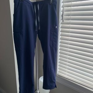 figs scrub pant • navy yola